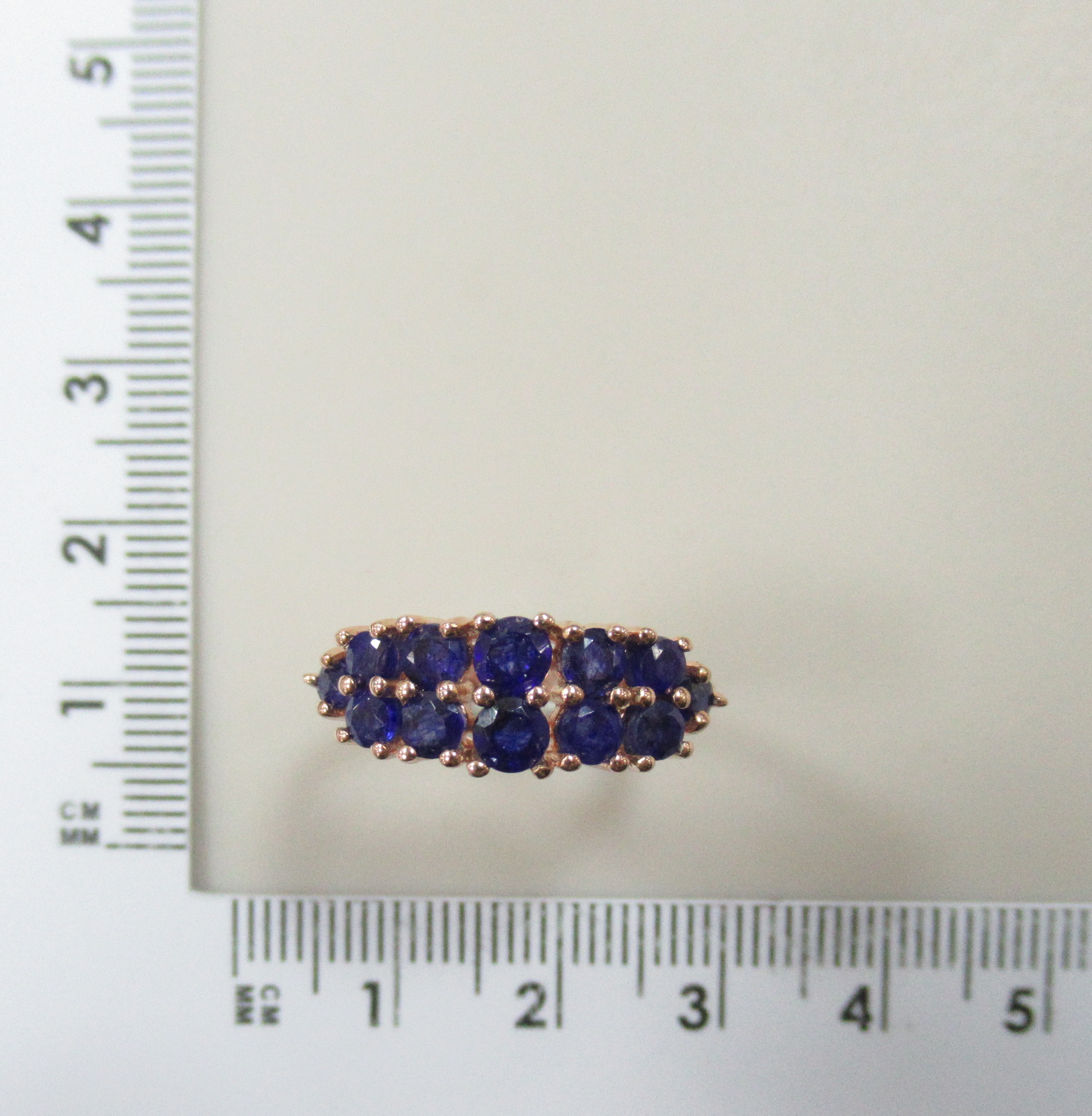 Серебряное кольцо с сапфирами